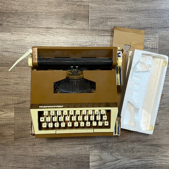 Vintage MARXWRITER Typewriter - Picture 7 of 16
